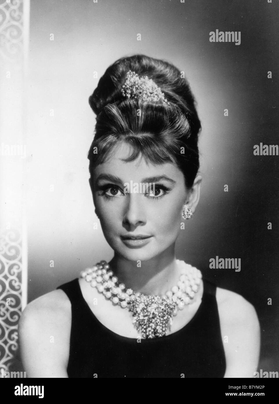 Audrey hepburn pearl necklace hot sale