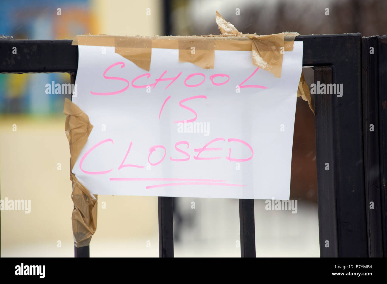 A notice board outside a school announcing closure due to bad weather