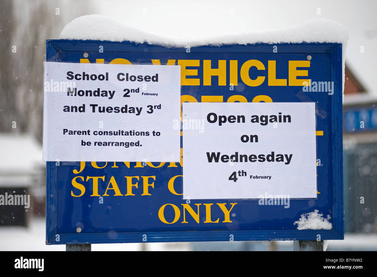 A notice board outside a school announcing closure due to bad weather
