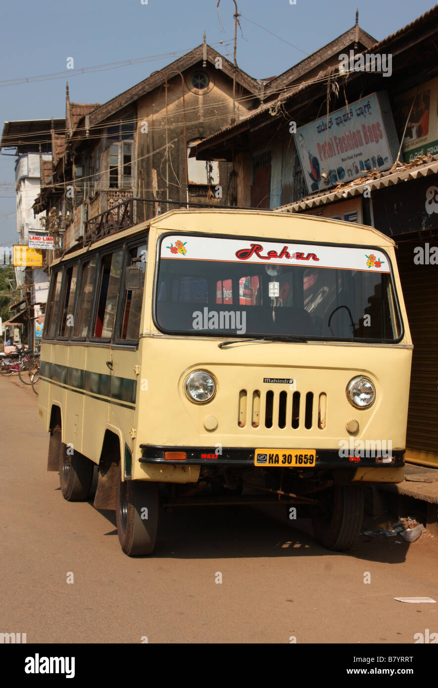 Mahindra mini bus at Gokarna Karnataka India Stock Photo