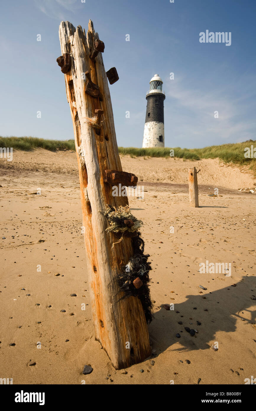 Old fence post hi-res stock photography and images - Alamy