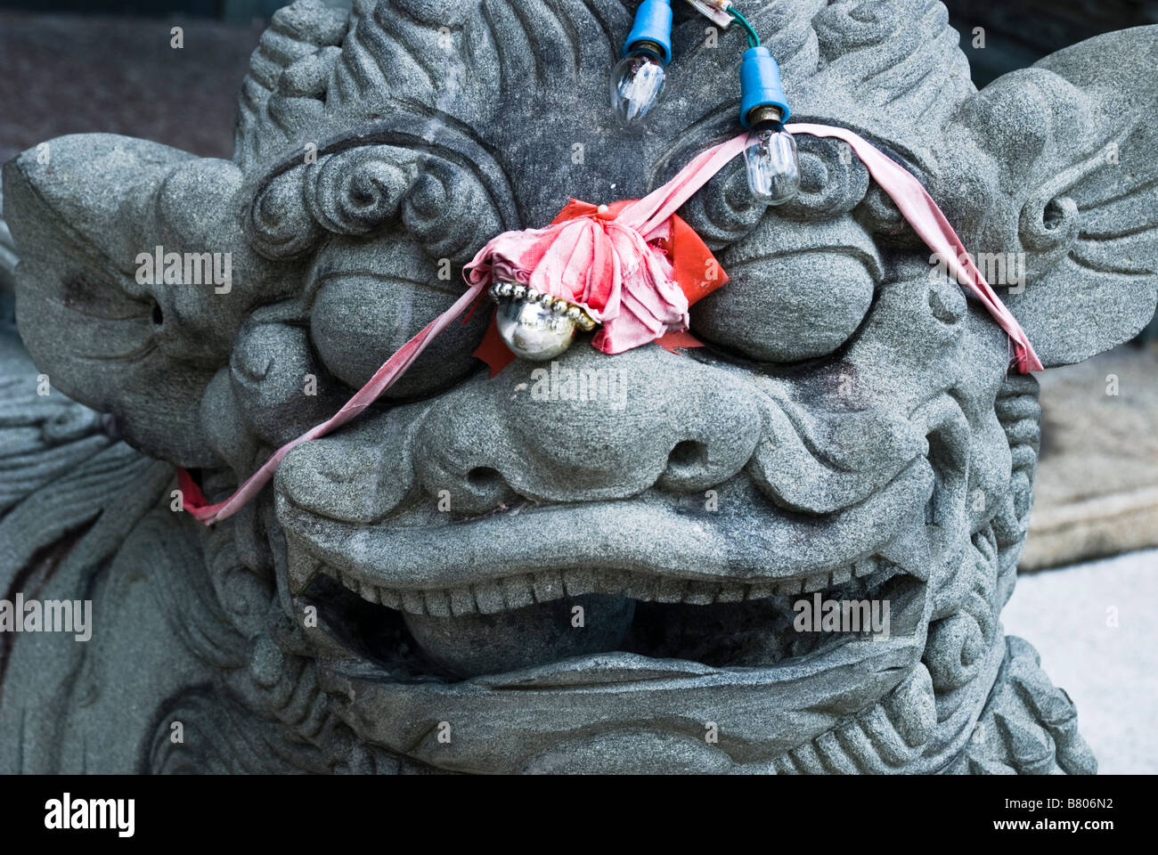 Lion statue ribbon hi-res stock photography and images - Alamy