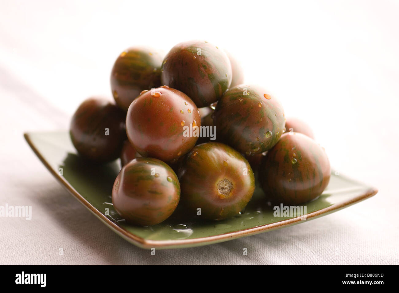 A batch of green tomatoes piled in a pyramid Stock Photo - Alamy