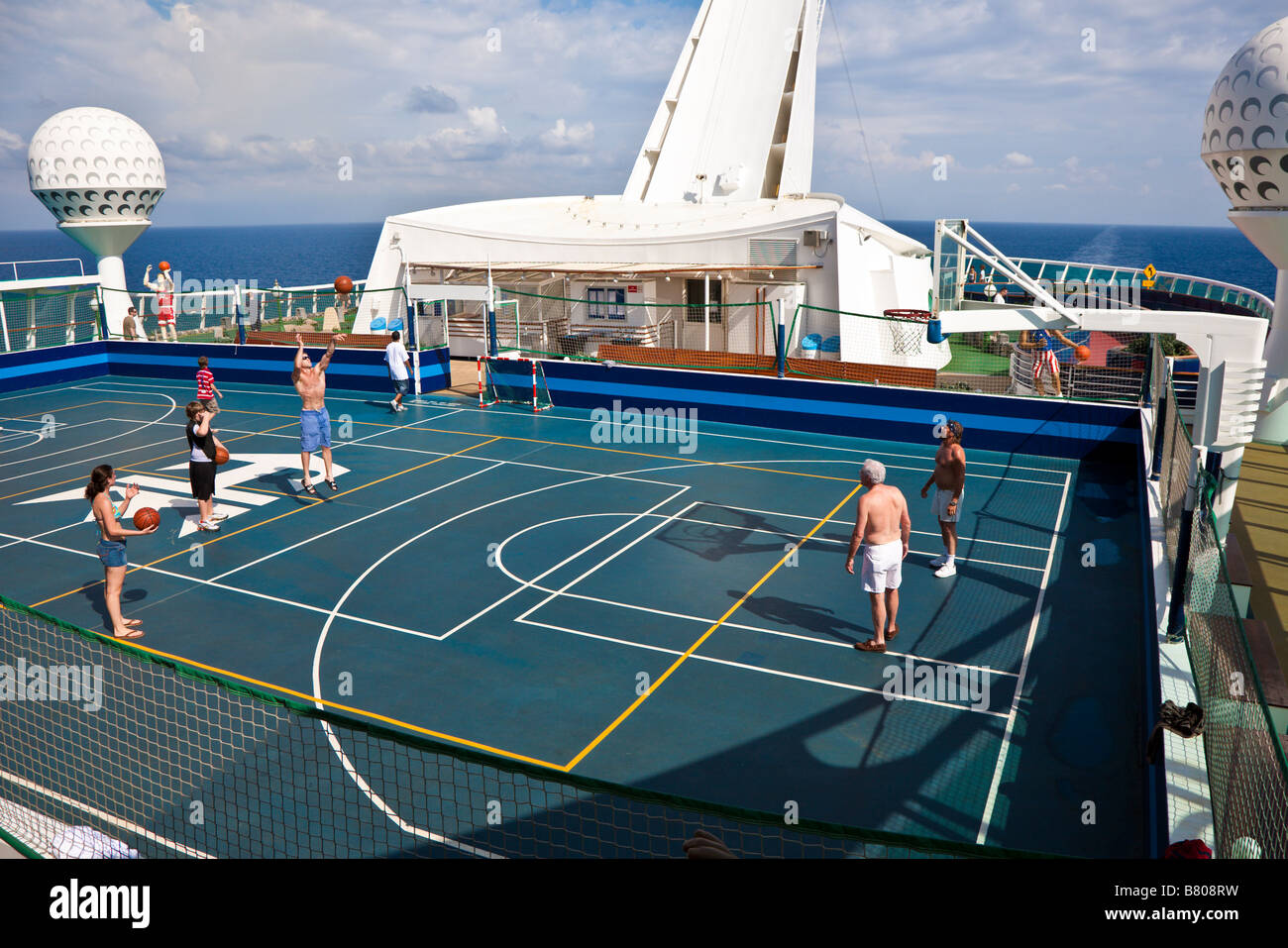 Interior of Royal Caribbean`s `Navigator of the Sea` Cruise Ship. Editorial  Stock Image - Image of modern, holiday: 186379934