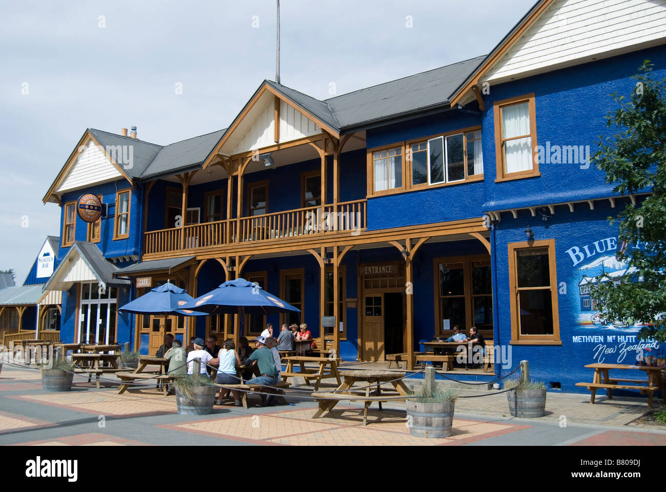 The Blue Pub, Kilworth Street, Methven, Ashburton District, Canterbury, New Zealand Stock Photo