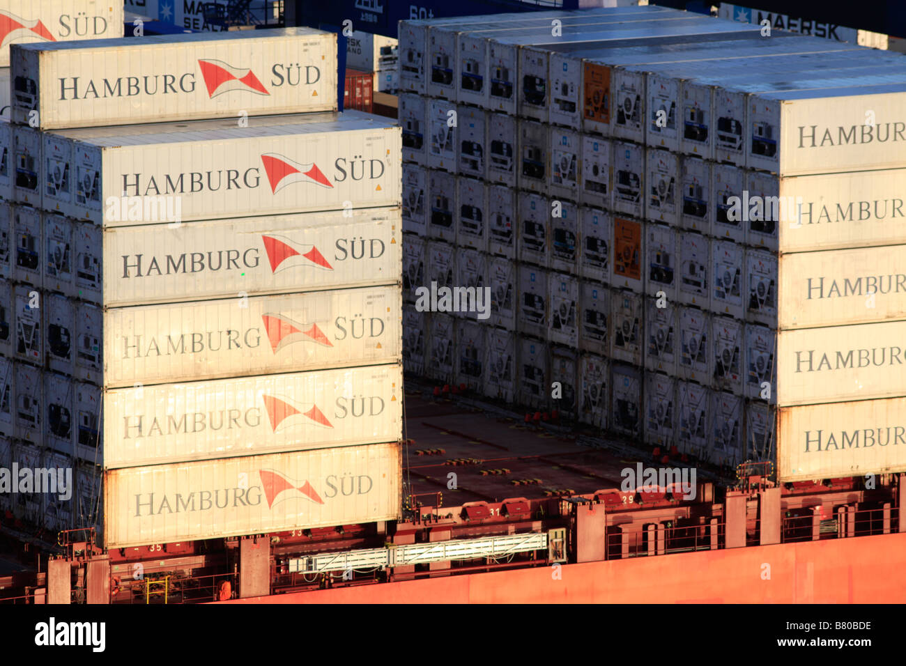 Containers stacked at port chalmers hi-res stock photography and images ...