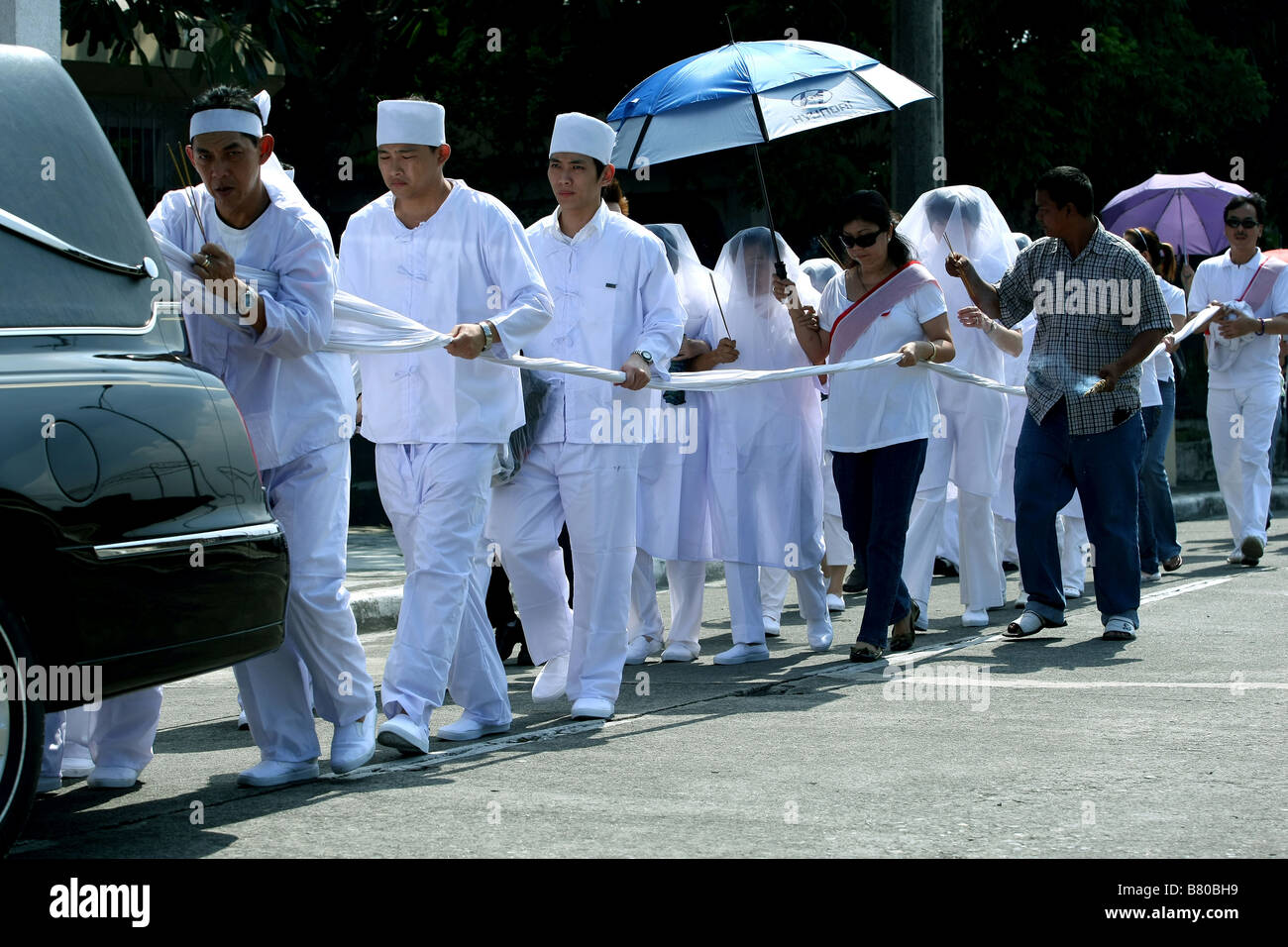 PHILIPPINES Manila A Chinese funeral in the The Manila Chinese Cemetery