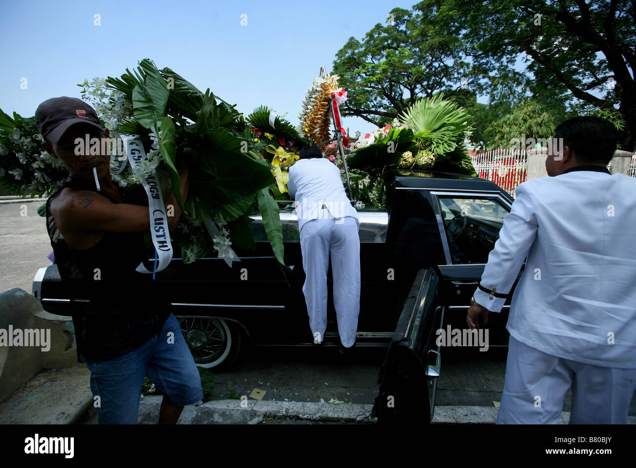 PHILIPPINES Manila A Chinese funeral in the The Manila Chinese Cemetery
