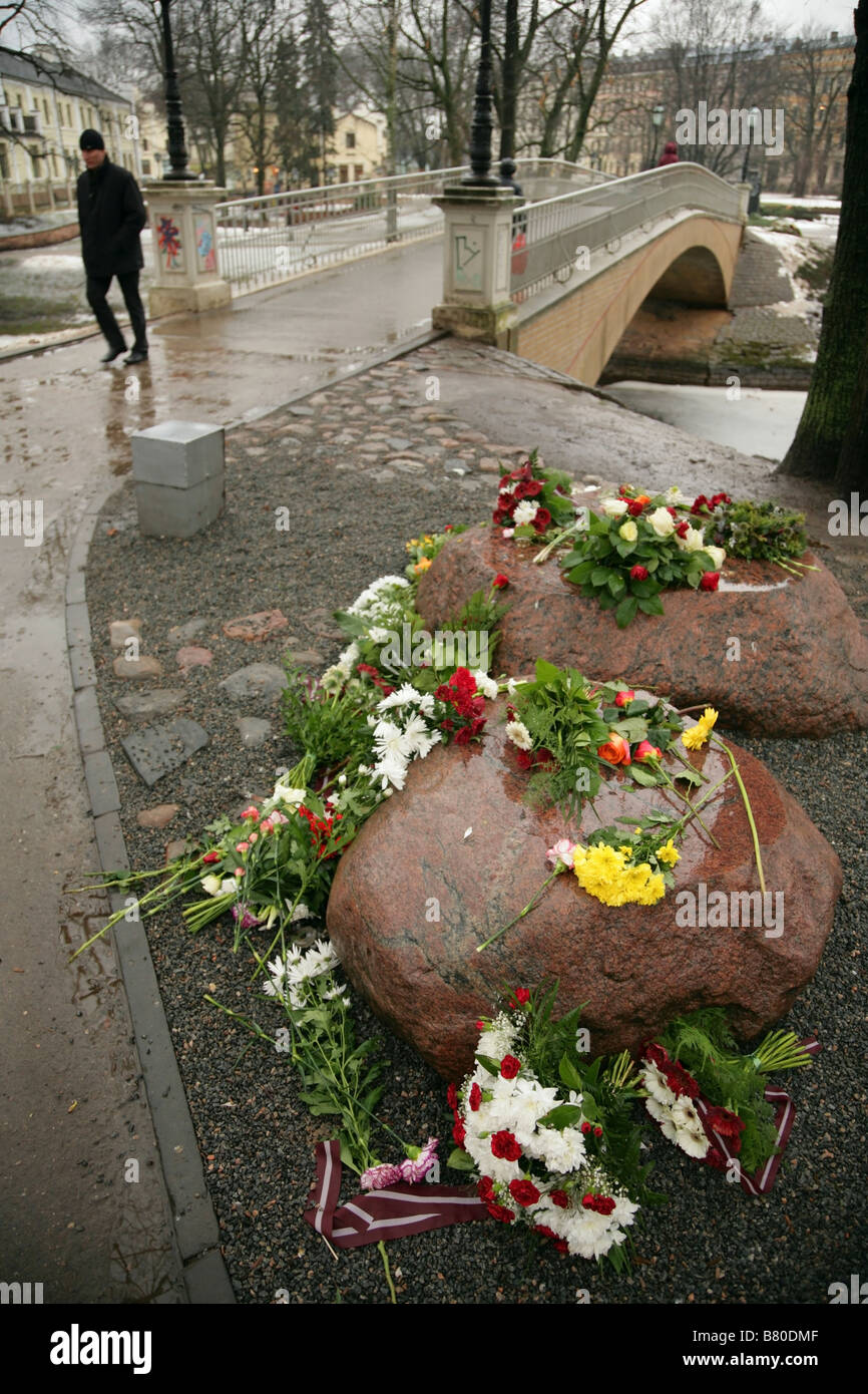 Monument stone to one of 5 Latvians shot dead by Soviet forces during Latvian independence demonstrations in 1991, Riga, Latvia Stock Photo