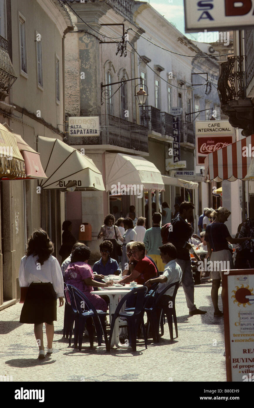 Portugal, Algarve. Typical street scene: outdoor café in narrow pedestrian  shopping street in popular tourist town of Loulé Stock Photo - Alamy