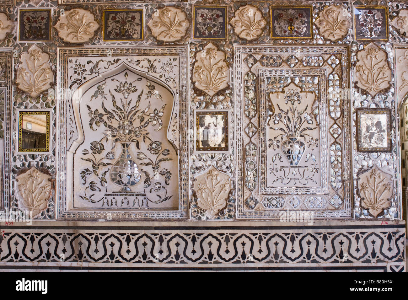 Amer palace fort interior hi-res stock photography and images - Alamy