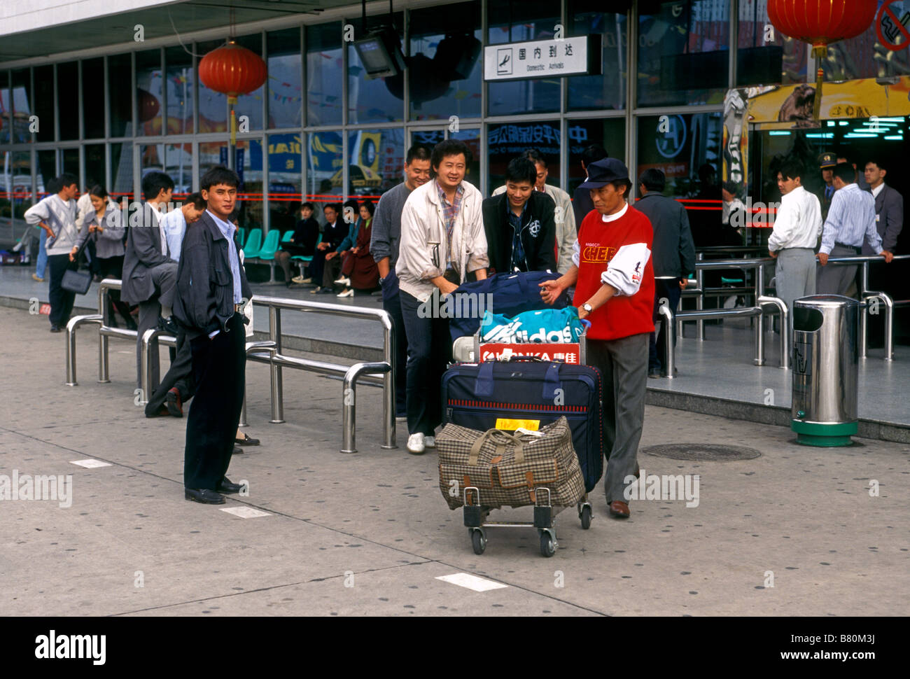 Chinese people, baggage handler, passengers, Kunming International Airport, Kunming, Yunnan Province, China, Asia Stock Photo
