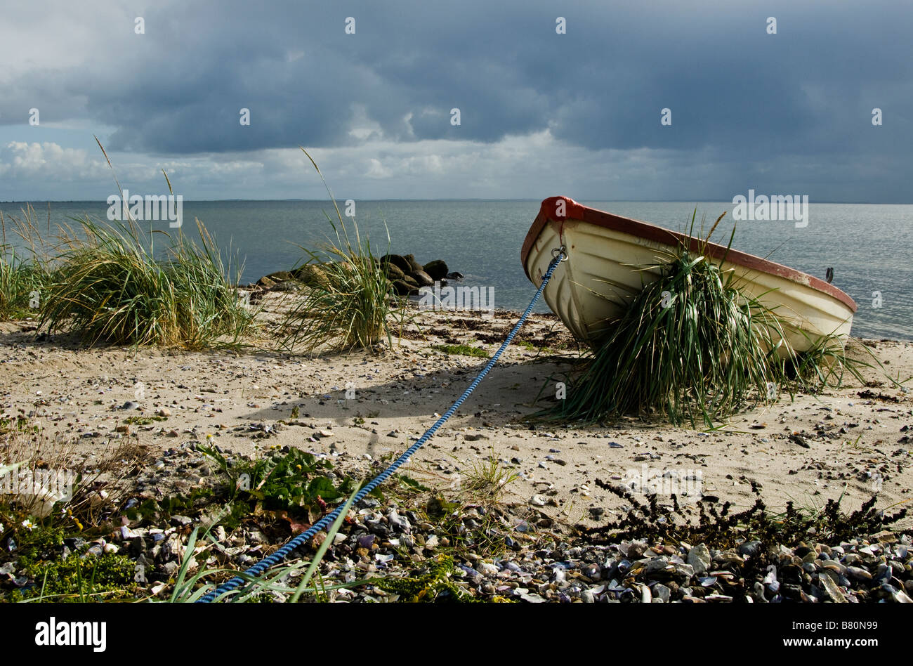 Row boat tied up on hi-res stock photography and images - Alamy