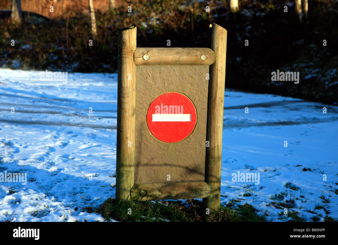 Wooden no entry sign hi-res stock photography and images - Alamy