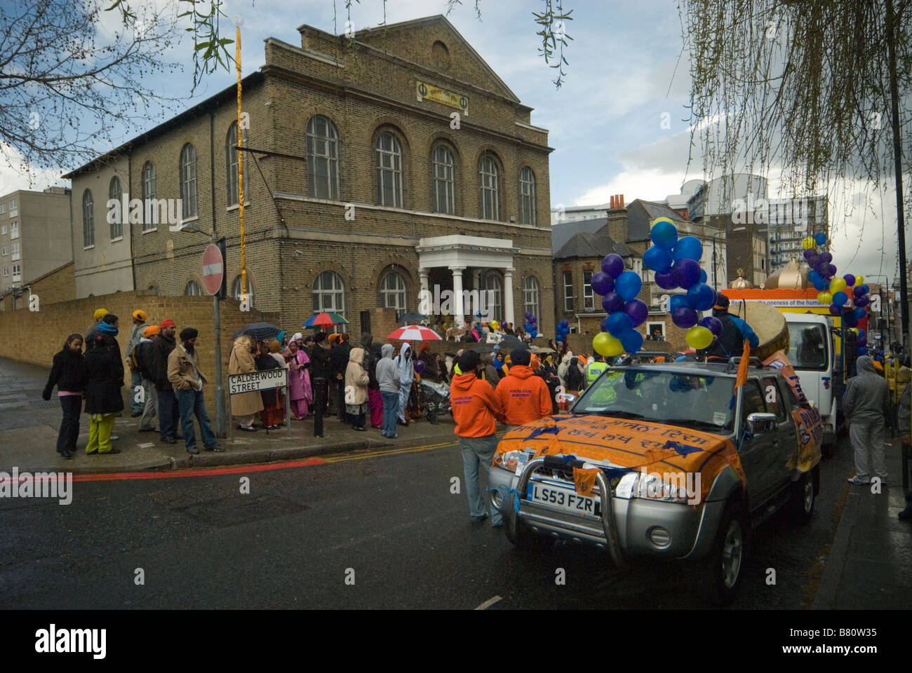 People Gather Outside The Woolwich Gurdwara Formerly A Non Comformist Chapel For The Vaisakhi Procession April 08 Stock Photo Alamy People Gather Outside The Woolwich Gurdwara Formerly A Non Comformist Chapel For The Vaisakhi Procession April 08 Stock Photo Alamy