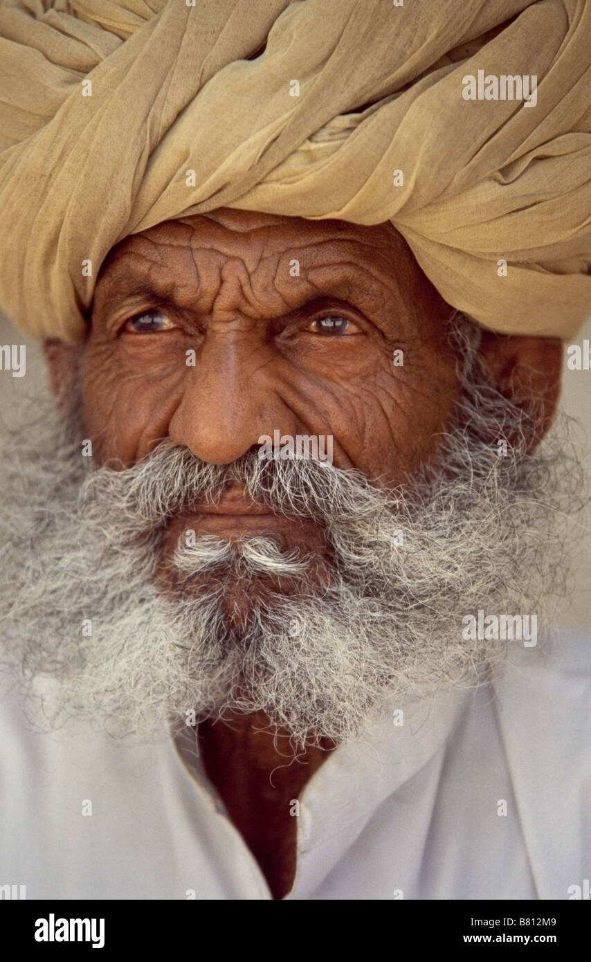 An old man with white beard hi-res stock photography and images - Alamy