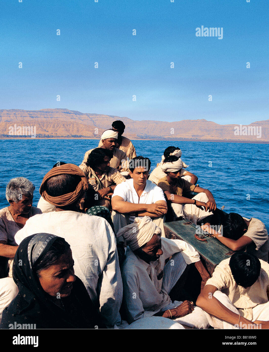 Swades, nous le peuple Swades  Year: 2004 - India Shahrukh Khan  Director: Ashutosh Gowariker Stock Photo