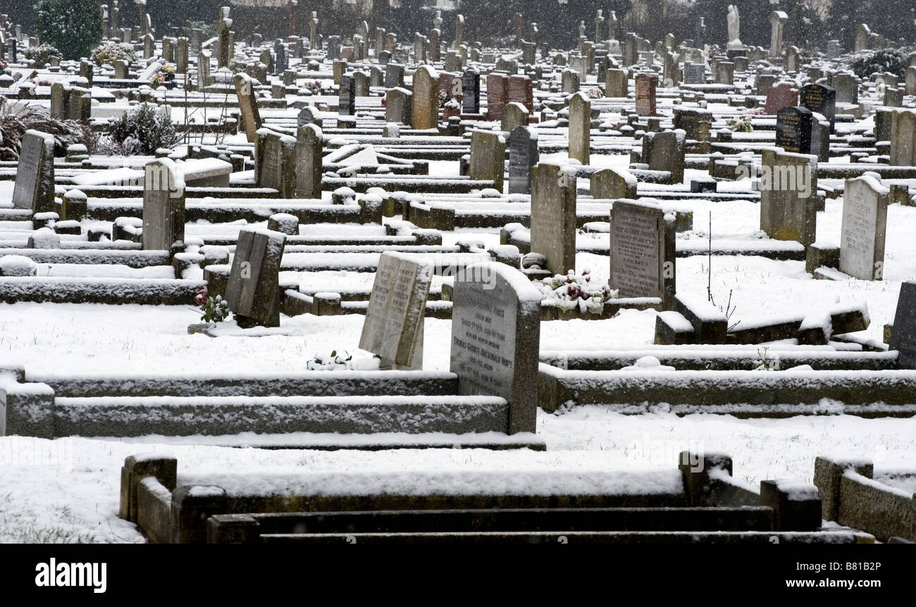 Cambridge city cemetery at peace in the snow 6 February 2009  2009 Stock Photo