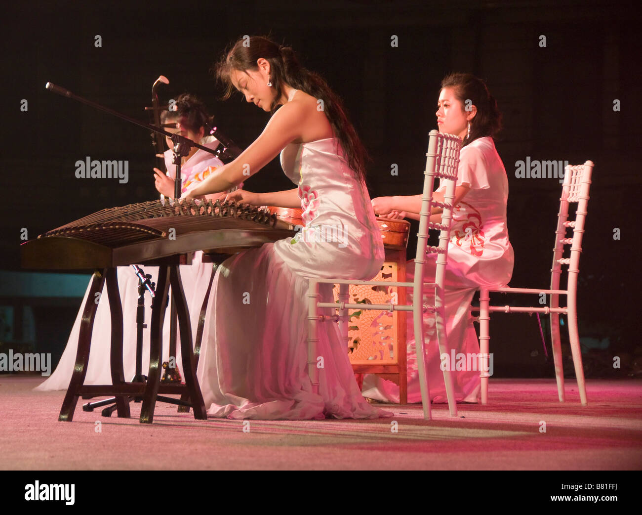 Guzheng hires stock photography and images Alamy