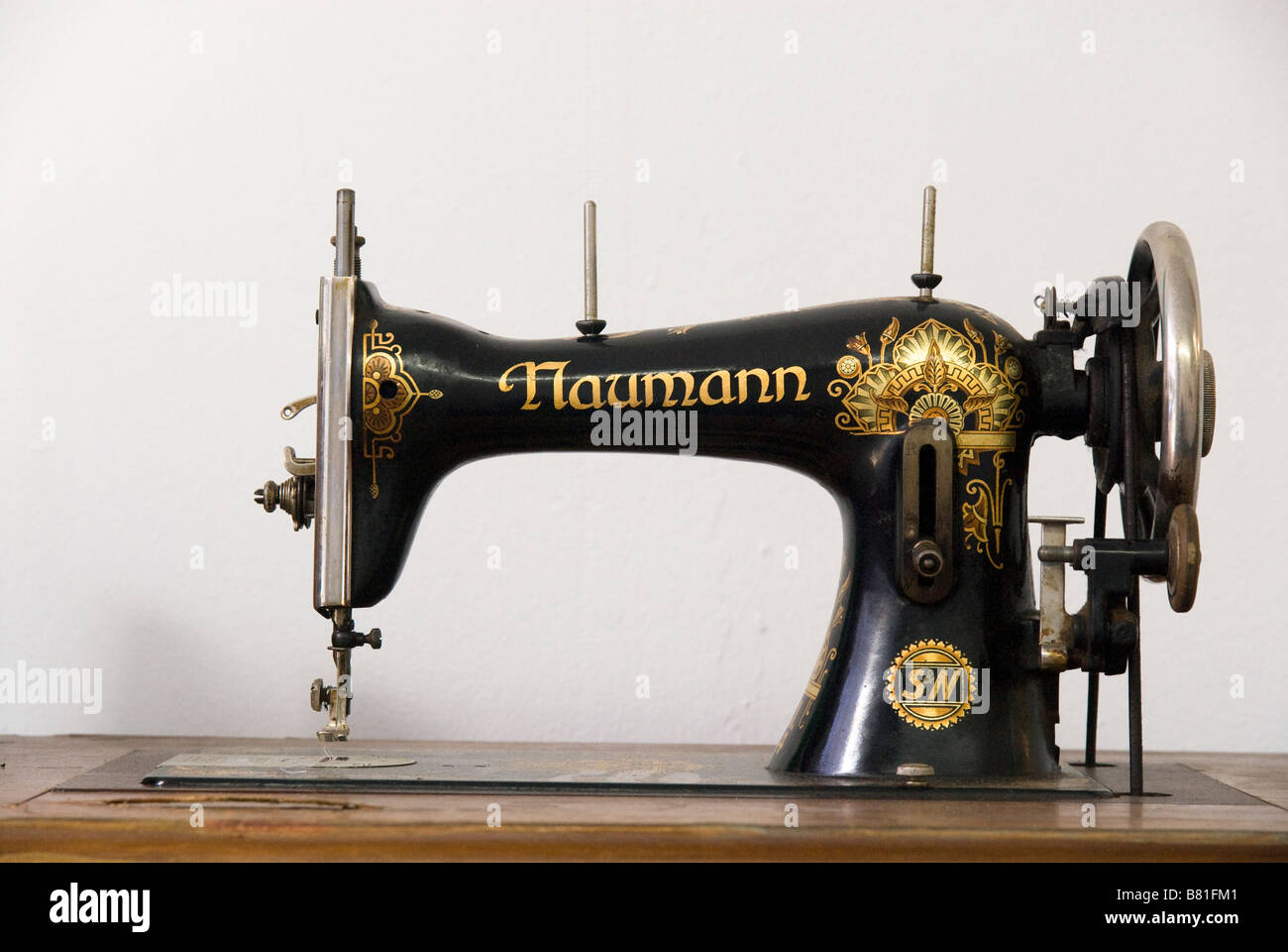 Old small black sewing machine small hi-res stock photography and images -  Alamy
