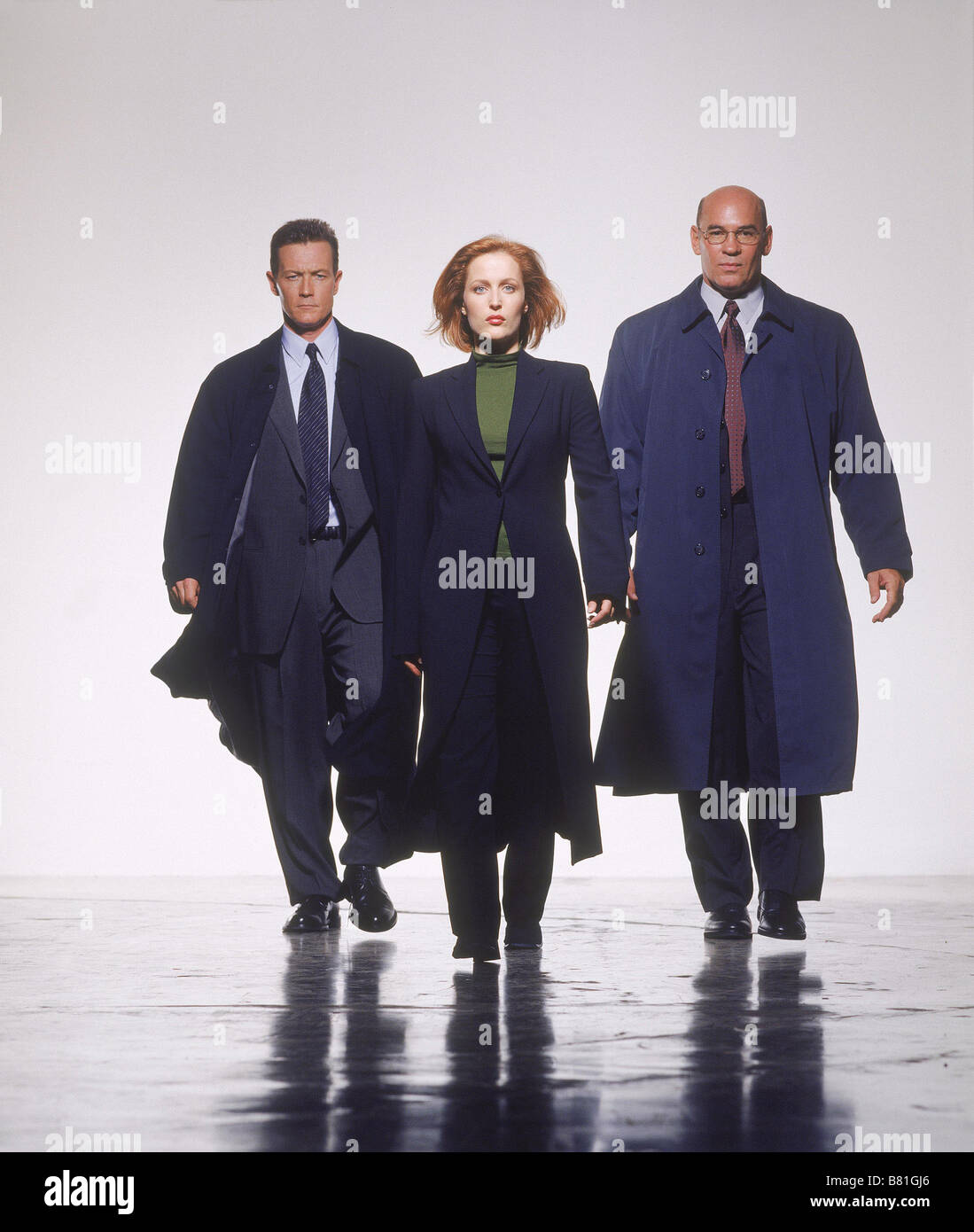 The X Files  TV Series 1993 - 2002 USA 2000 Season 8 Created by Chris Carter Gillian Anderson, Robert Patrick, Mitch Pileggi Stock Photo