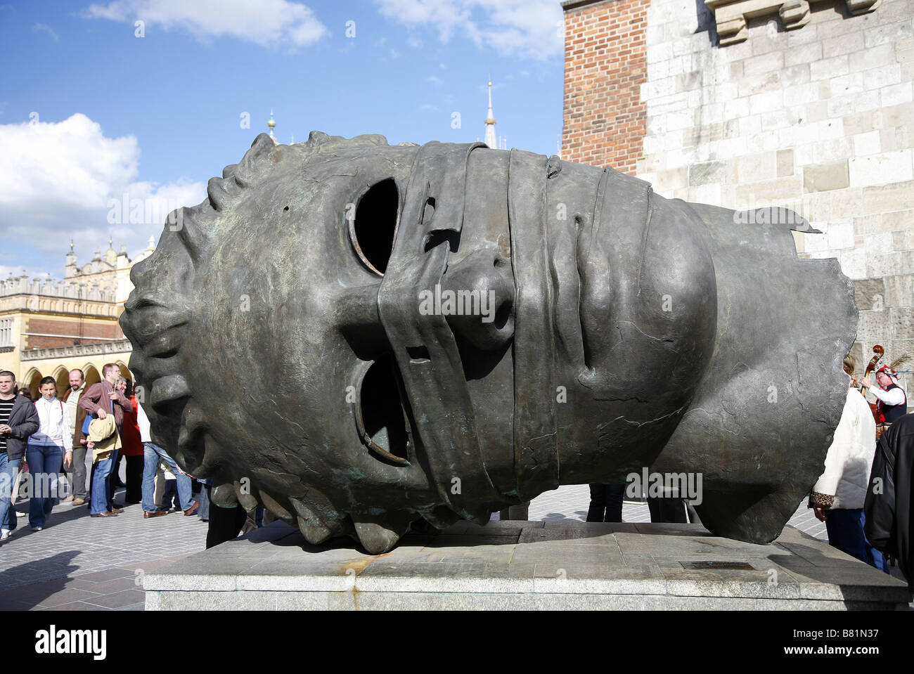EROS BOUND HEAD STATUE KRAKOW POLAND KRAKOW CRAKOW POLAND 29/04/2007