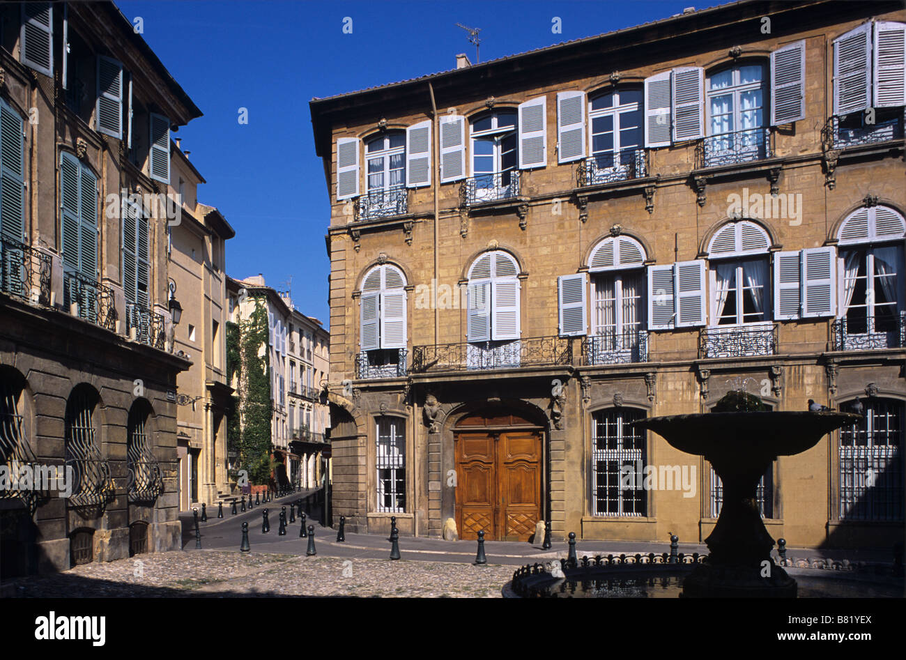 Fountain of albertas square hi-res stock photography and images - Alamy