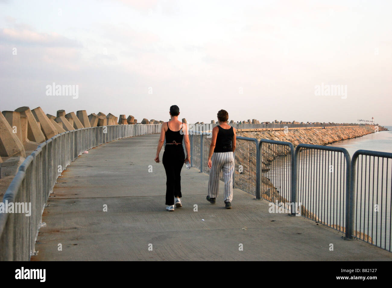 Tel aviv jetty hi-res stock photography and images - Alamy
