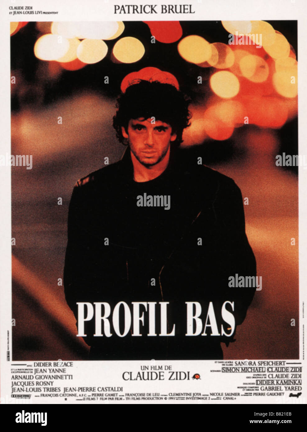 Profil bas Low Profile Year: 1993 - France Patrick Bruel Director: Claude  Zidi Movie poster (Fr Stock Photo - Alamy
