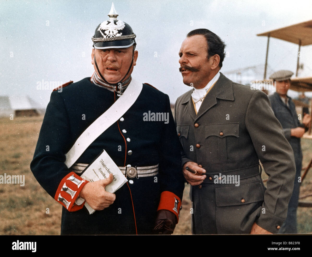 Ces merveilleux fous volants dans leurs drôles de machines Those Magnificent Men in Their Flying Machines or How I Flew from London to Paris in 25 hours 11 minutes  Year: 1965 - uk Gert Fröbe , Terry-Thomas  Director: Ken Annakin Stock Photo