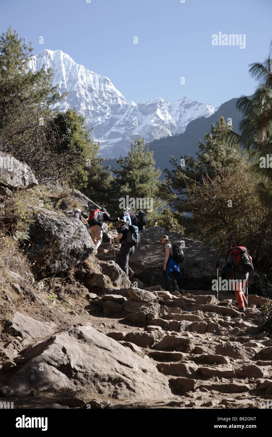 Trekkers on trail up to Namche Bazaar Stock Photo