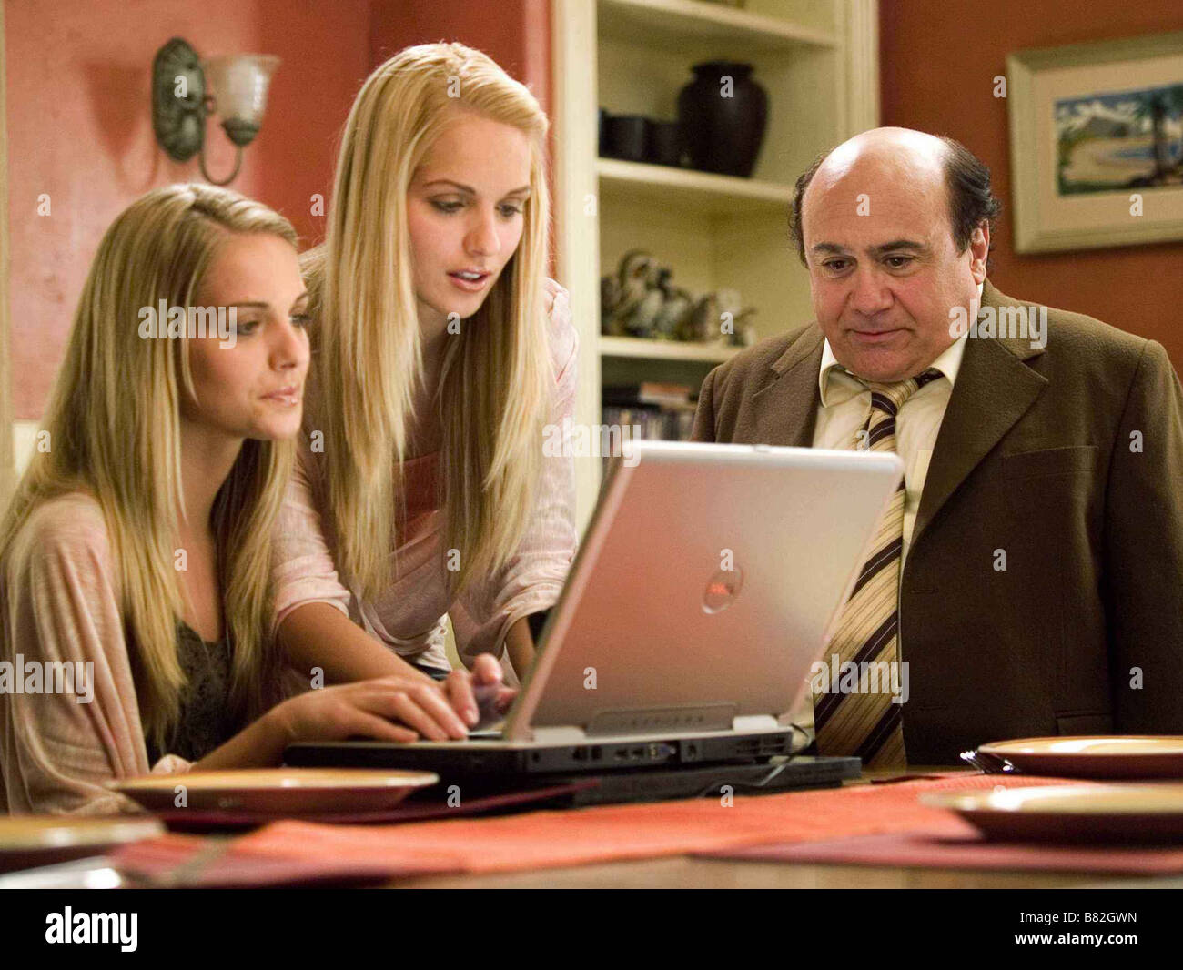 Deck the Halls Year: 2006 USA Sabrina et Kelly Aldridge, Danny DeVito  Director: John Whitesell Stock Photo