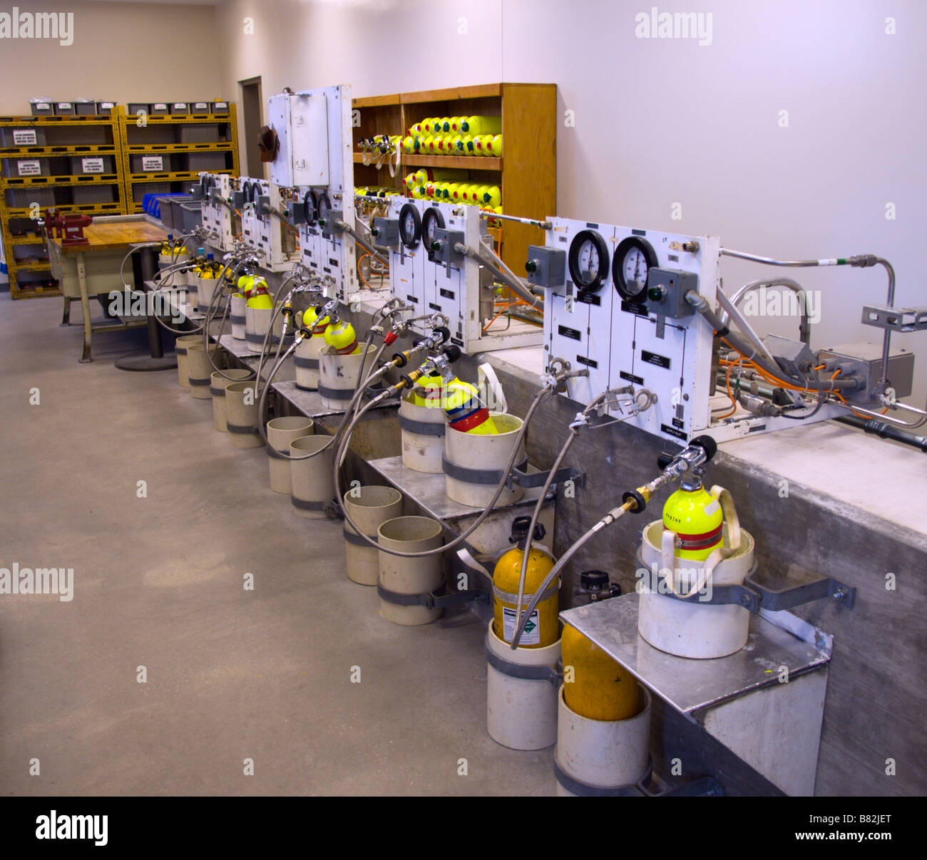 AUTOMATED BREATHING AIR BOTTLE FILL STATIONS AT KENNEDY SPACE CENTER IN