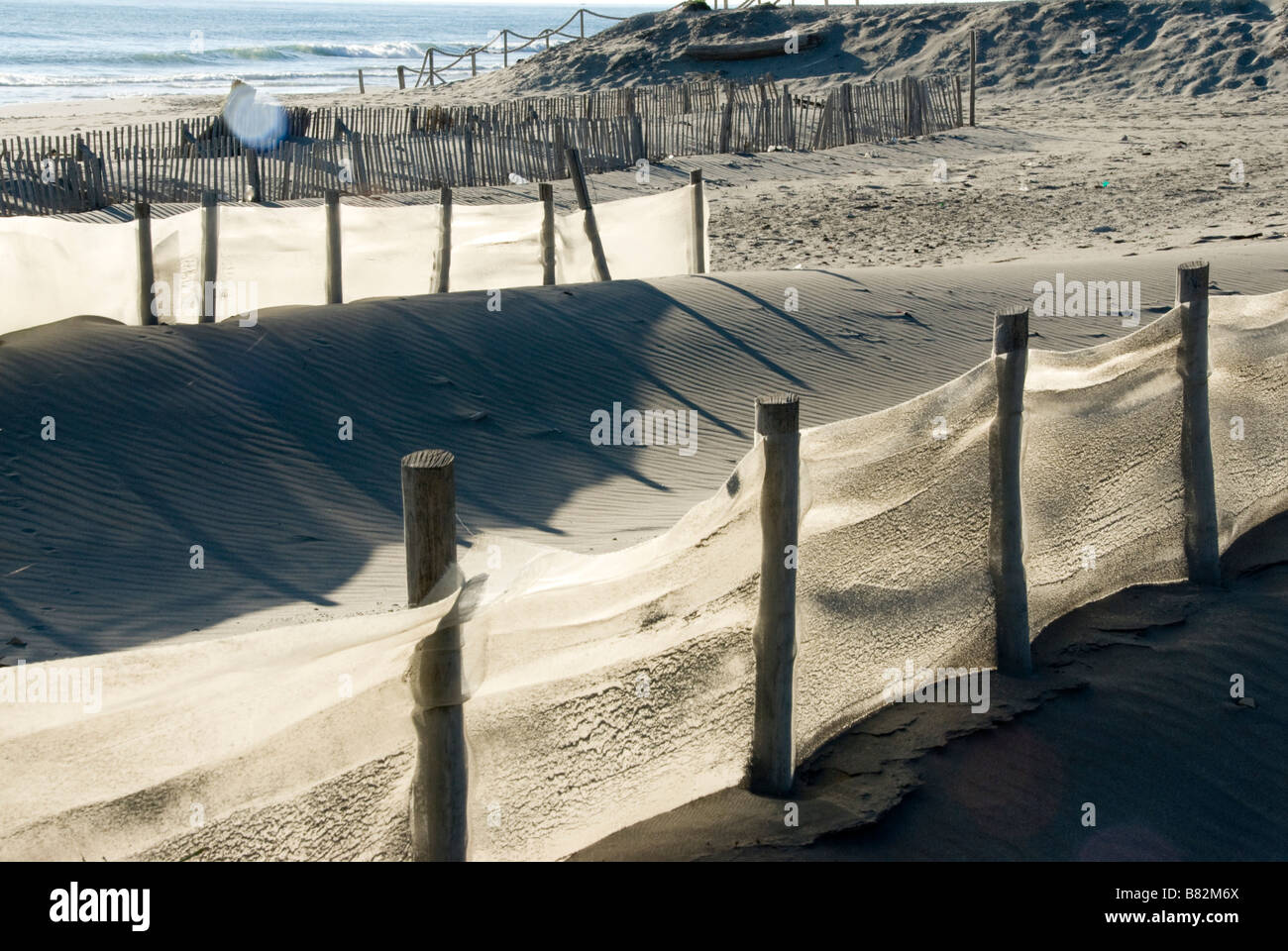 White fence posts hi-res stock photography and images - Alamy