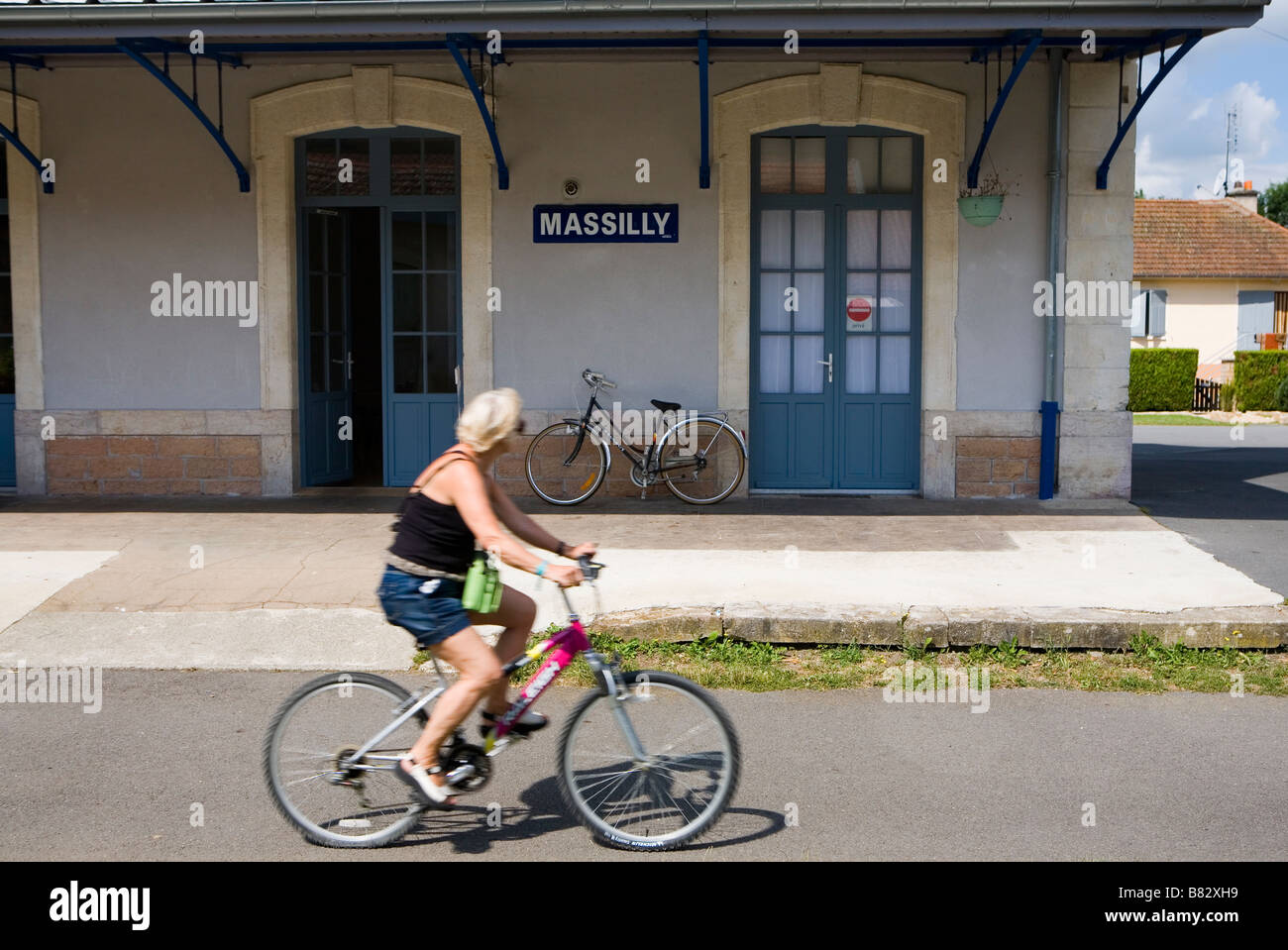 Cyclist on the Voie Verte rail trail in Burgundy Stock Photo