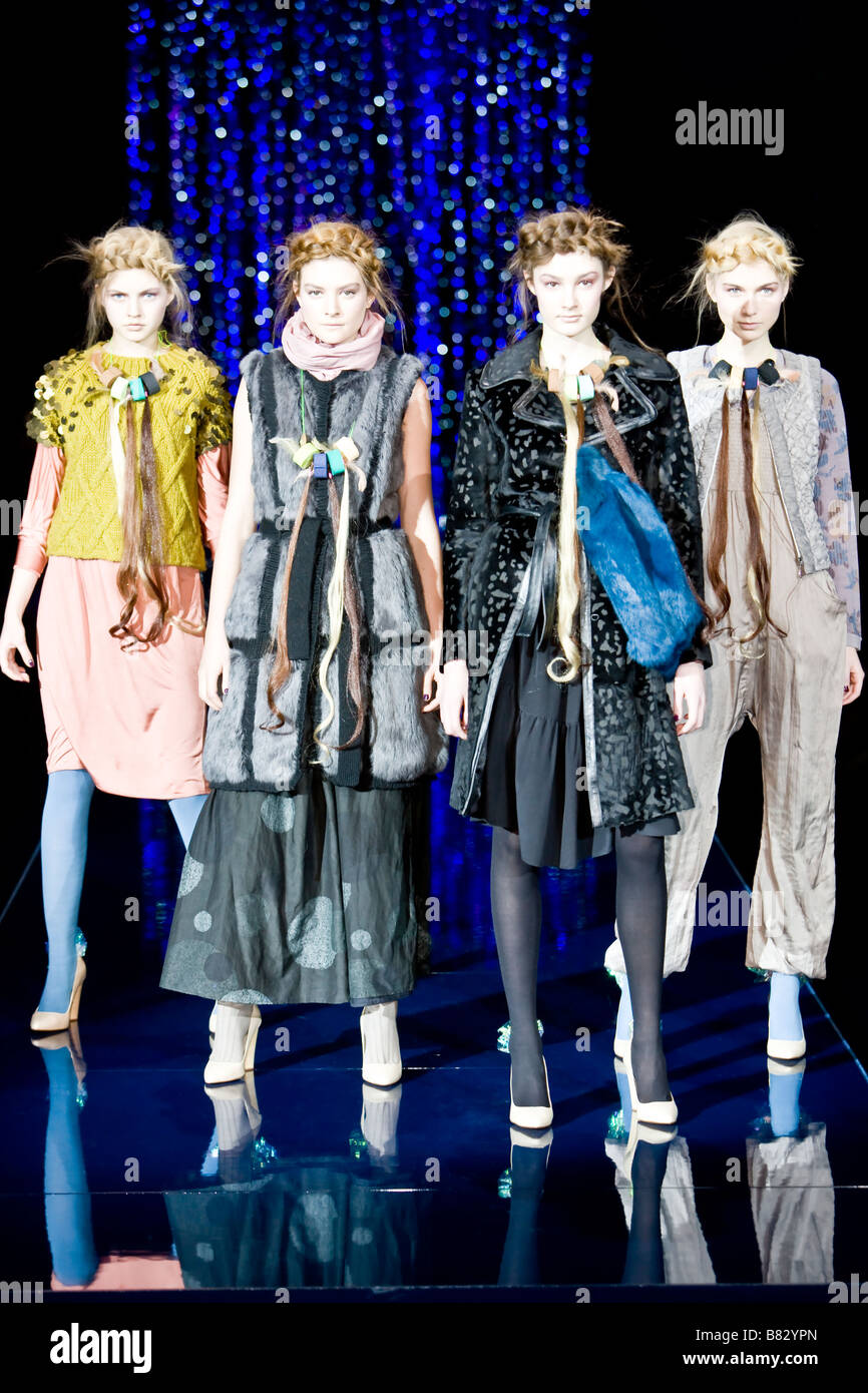 Catwalk models hires stock photography and images Alamy