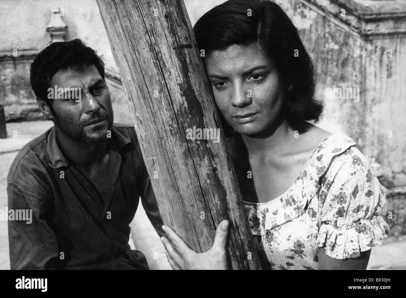 O Pagador de Promessas Year: 1962 Director: Anselmo Duarte Leonardo Villar , Glória Menezes  Golden Palm - Cannes 1962 Stock Photo