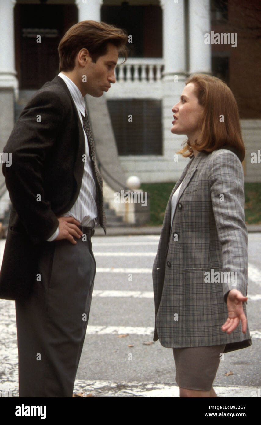 The X-Files  TV-Series 1993-2002 USA Created by Chris Carter 1993 Season 1 David Duchovny, Gillian Anderson Stock Photo