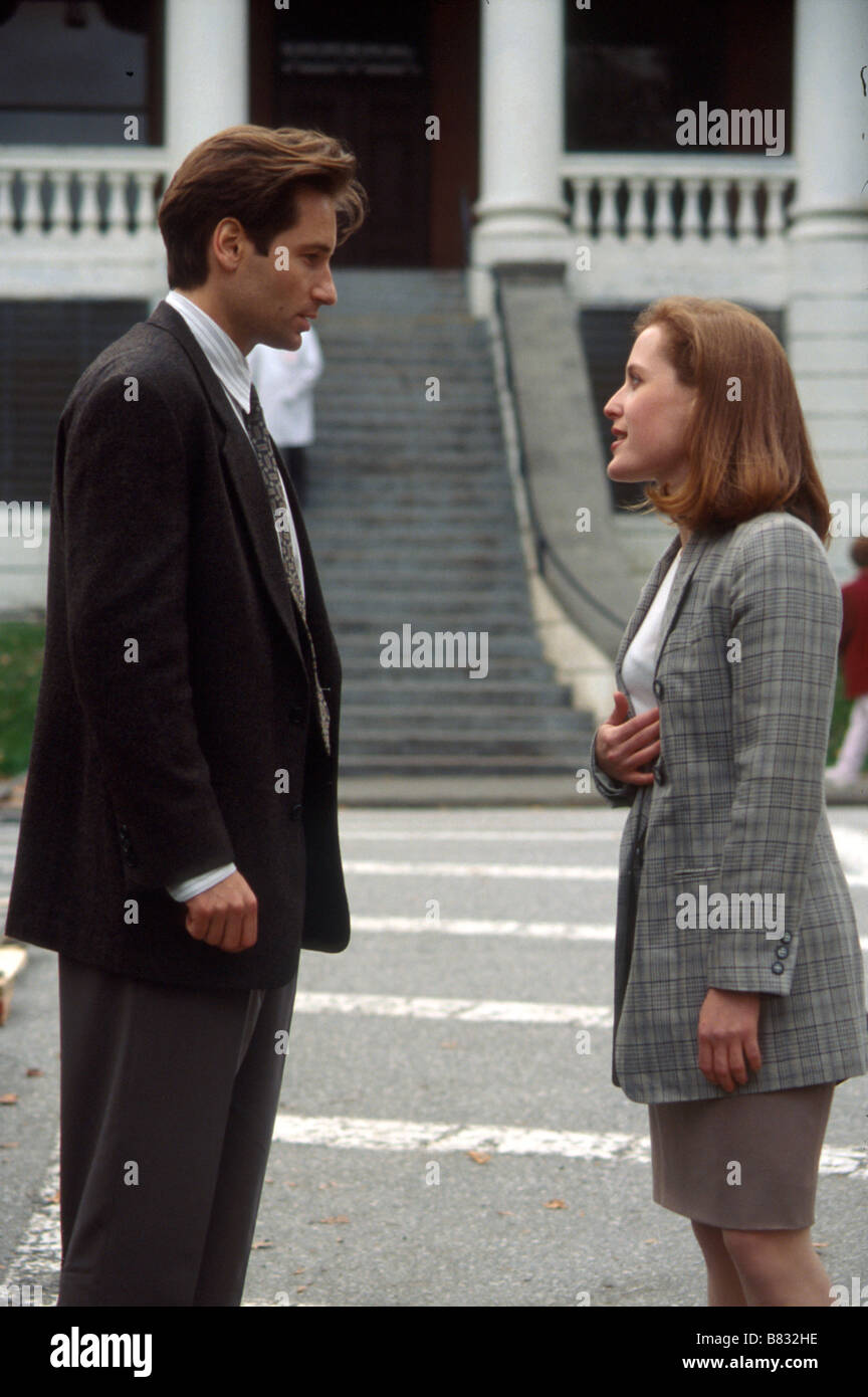 The X-Files  TV-Series 1993-2002 USA Created by Chris Carter 1993 Season 1 David Duchovny, Gillian Anderson Stock Photo
