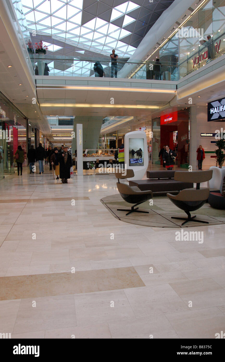 Westfield london shopping centre white hi-res stock photography and images  - Page 3 - Alamy