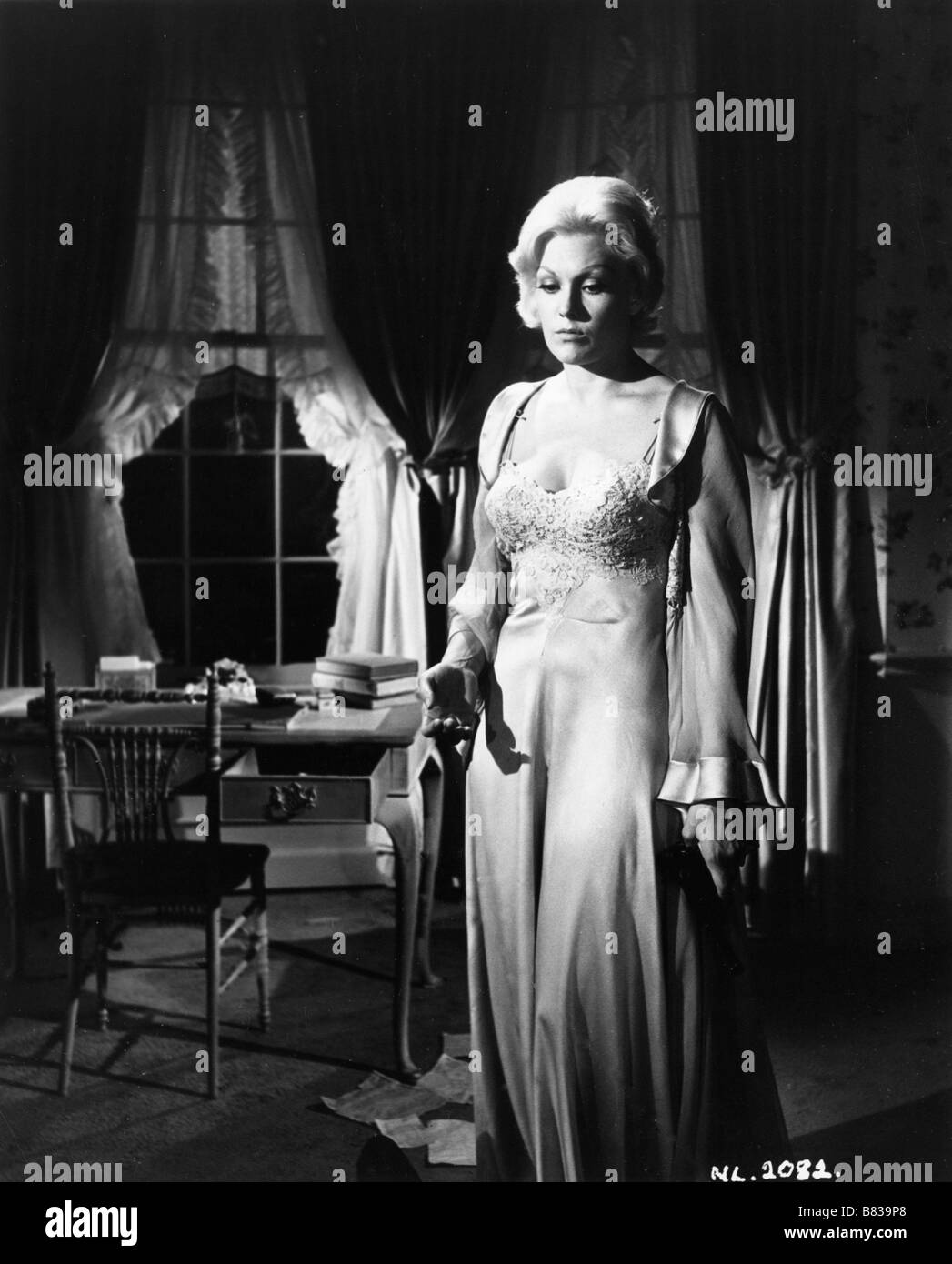 l'inquitante dame en noir The Notorious Landlady (1962) usa Kim Novak  Director: Richard Quine Stock Photo - Alamy
