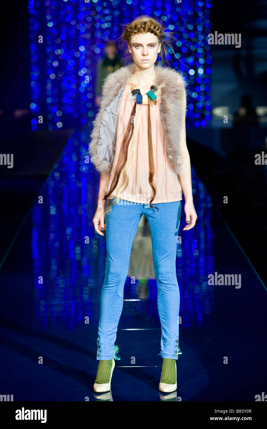Catwalk model hi-res stock photography and images - Alamy