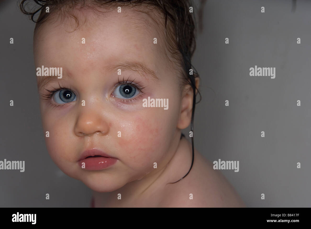 Bath hair baby High Resolution Stock Photography and Images Alamy
