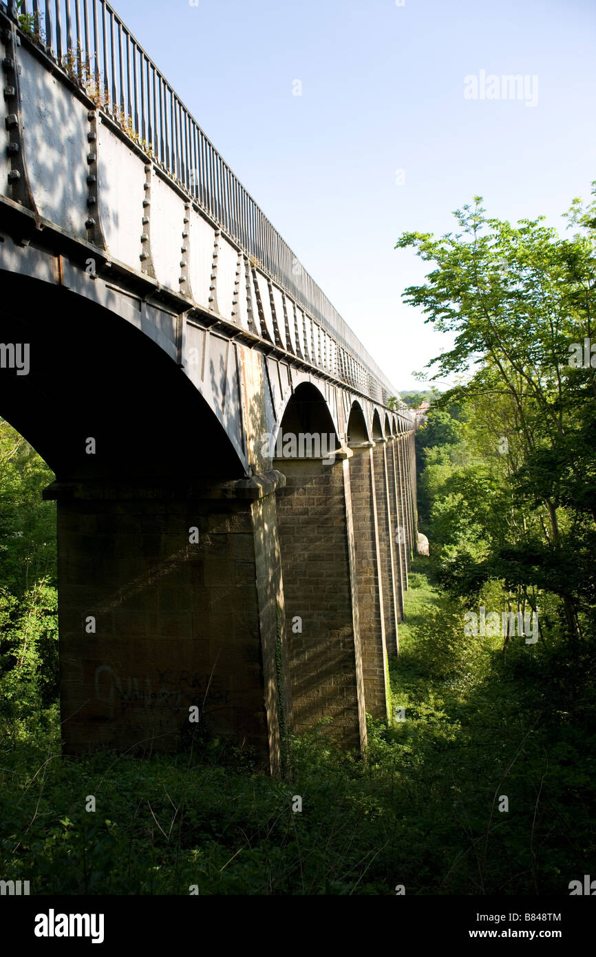 Pontcysyllte viaduct carrying the Langollen canal over the River Dee at Froncysyllte by Llangollen, built by Thomas Telford Stock Photo