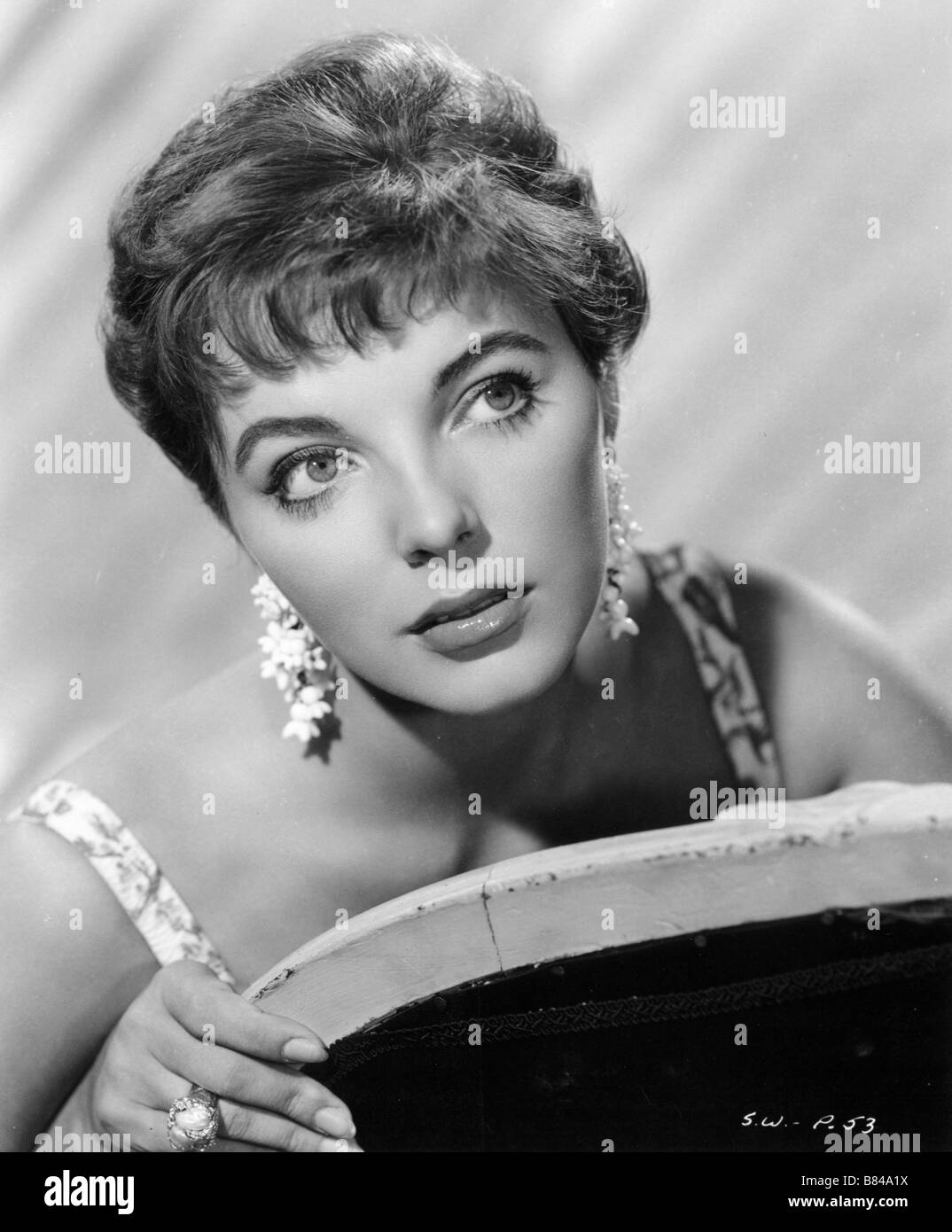 Joan collins 1957 hi-res stock photography and images - Alamy