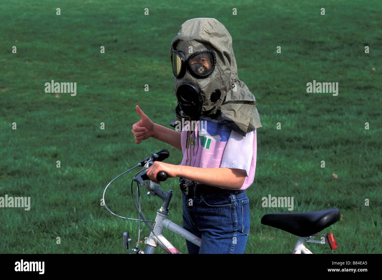 Child with gas mask hi-res stock photography and images - Alamy