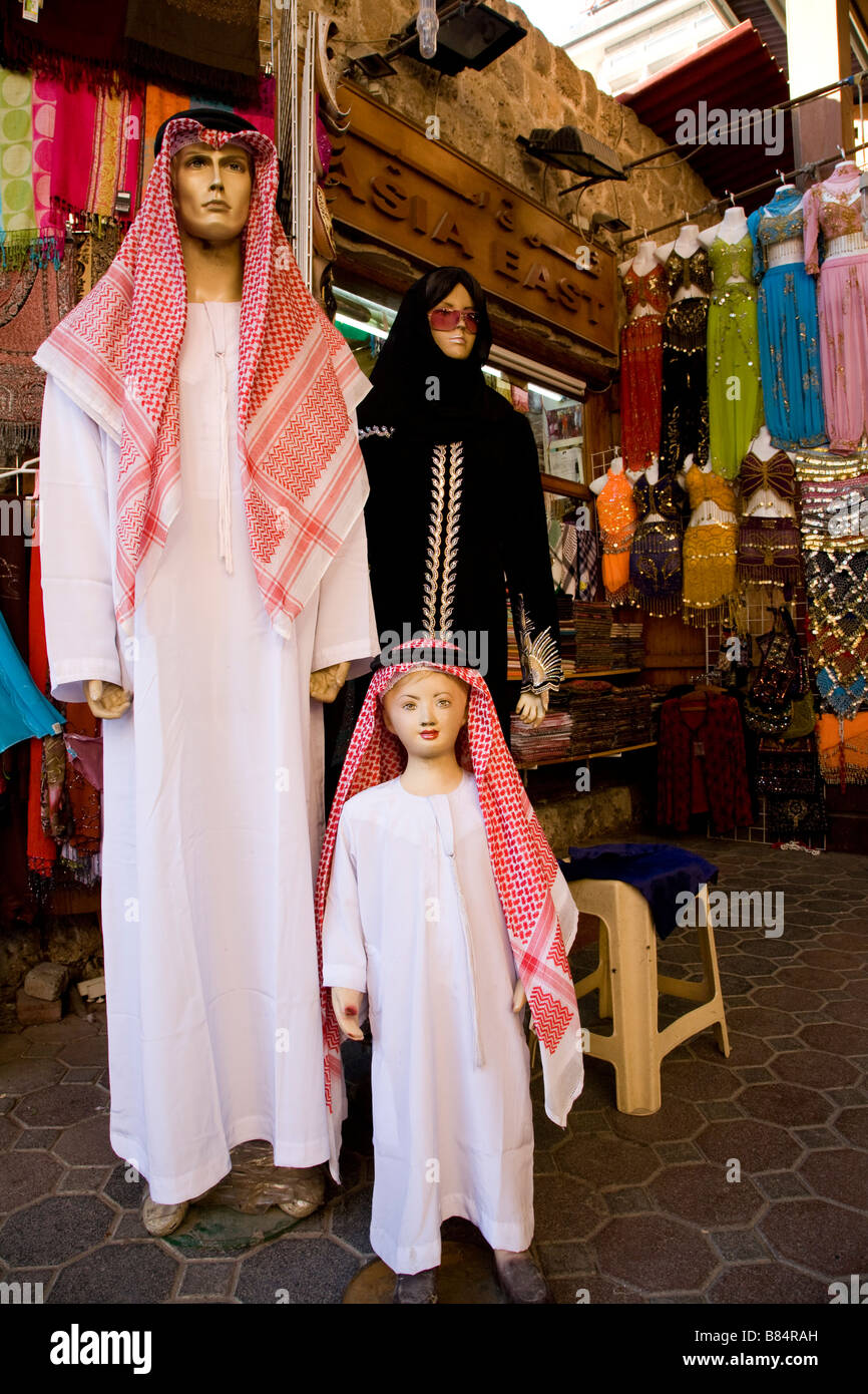 ARABIC DRESS DISH DASH SHOPFRONT BUR DUBAI DUMMIES Stock Photo