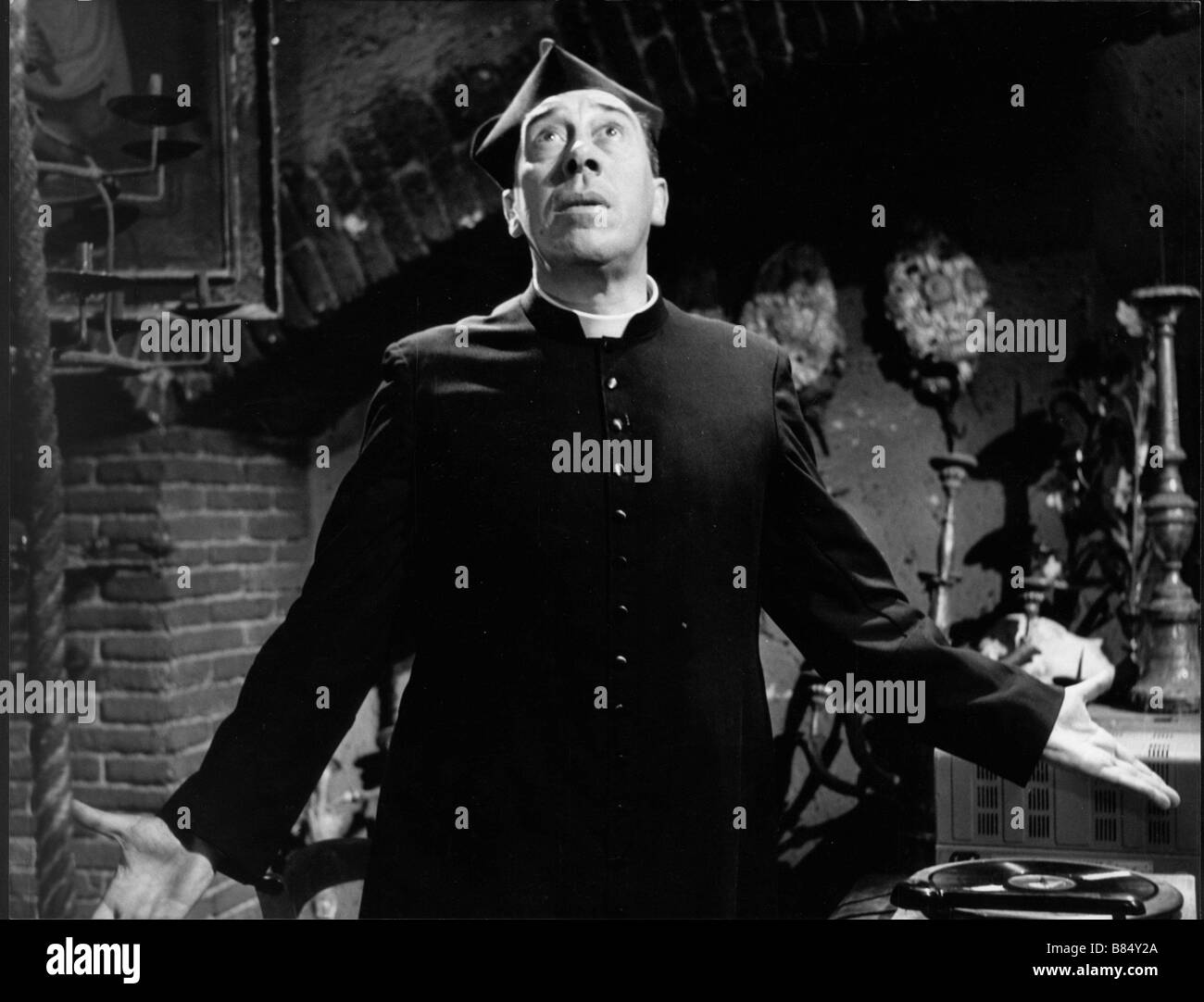 La Grande Bagarre De Don Camillo Don Camillo E L Onorevole Peppone Annee 1955 Italy Fernandel Director Carmine Gallone Stock Photo Alamy