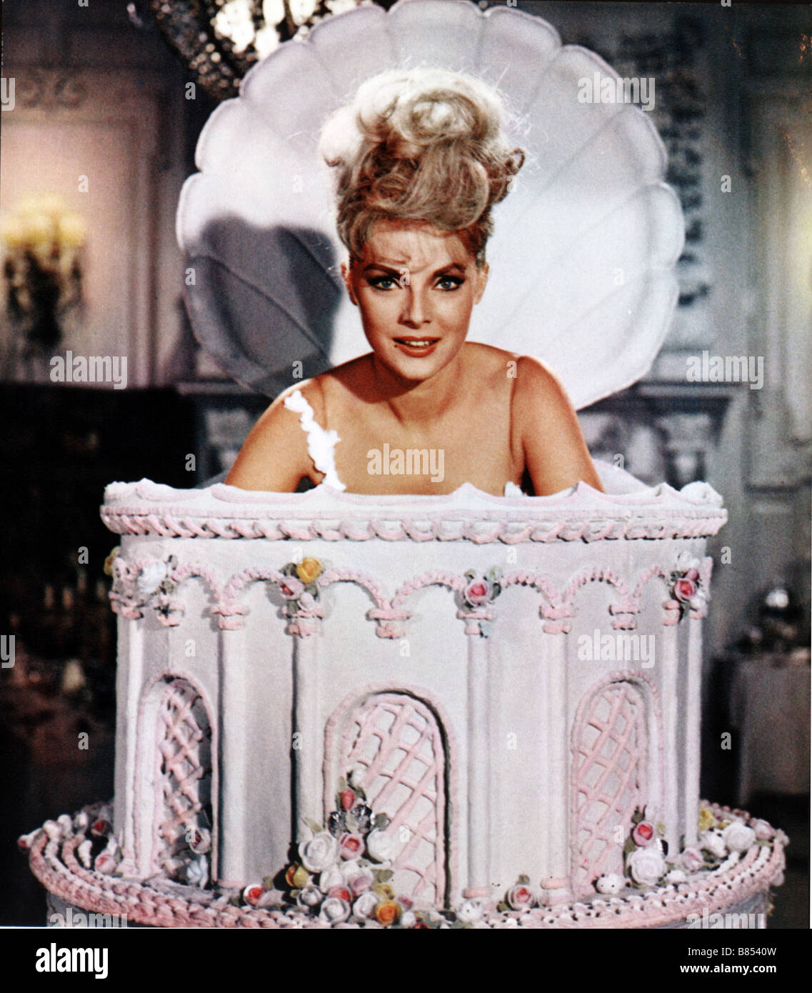 Collection 91+ Pictures How To Make A Giant Cake To Jump Out Of Stunning