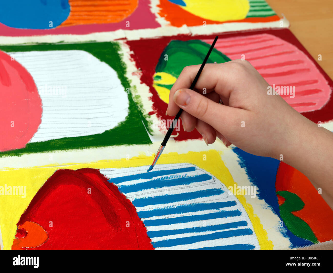 Artist hand paint hi-res stock photography and images - Alamy